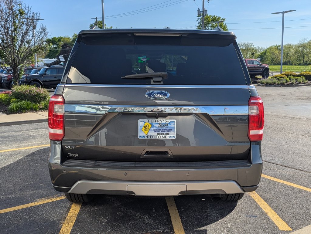 Used 2020 Ford Expedition XLT w/ Equipment Group 202A AWD/4WD image 4