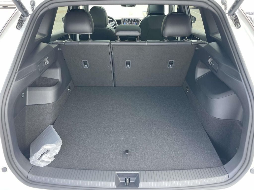 New 2026 Volkswagen Tiguan SE R-Line FWD image 18
