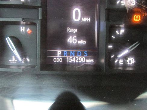 Used 2018 Toyota Tundra SR image 2