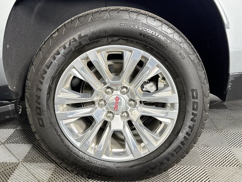 Used 2025 GMC Yukon XL Denali AWD/4WD image 34