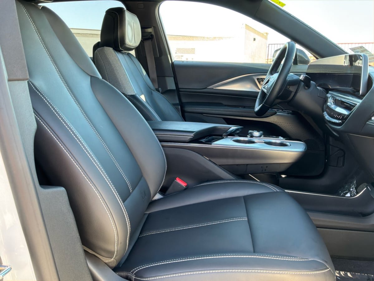 Used 2024 Cadillac Lyriq Tech RWD image 22