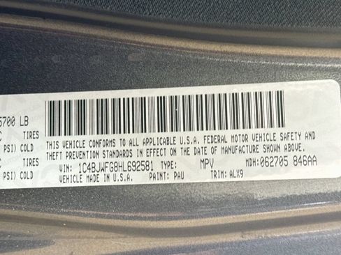 Used 2017 Jeep Wrangler Unlimited Rubicon w/ Connectivity Group AWD/4WD image 37