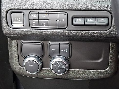 Used 2022 GMC Yukon XL Denali RWD image 26