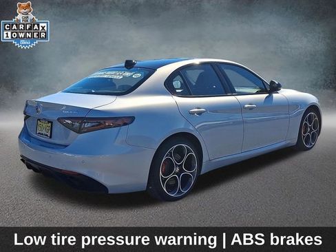 Used 2025 Alfa Romeo Giulia AWD image 5