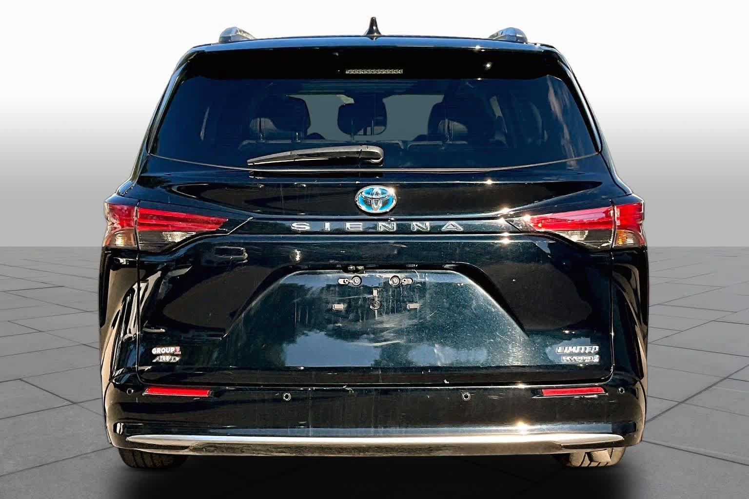 Used 2024 Toyota Sienna Limited AWD/4WD image 5