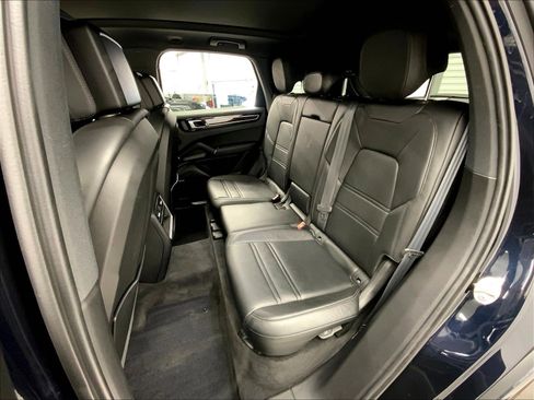 Certified 2023 Porsche Cayenne Platinum Edition AWD/4WD image 24