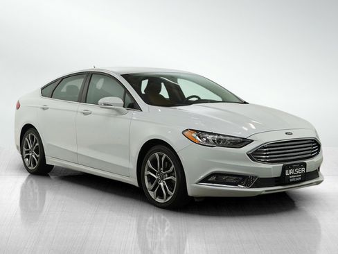 Used 2017 Ford Fusion SE w/ Equipment Group 201A image 7