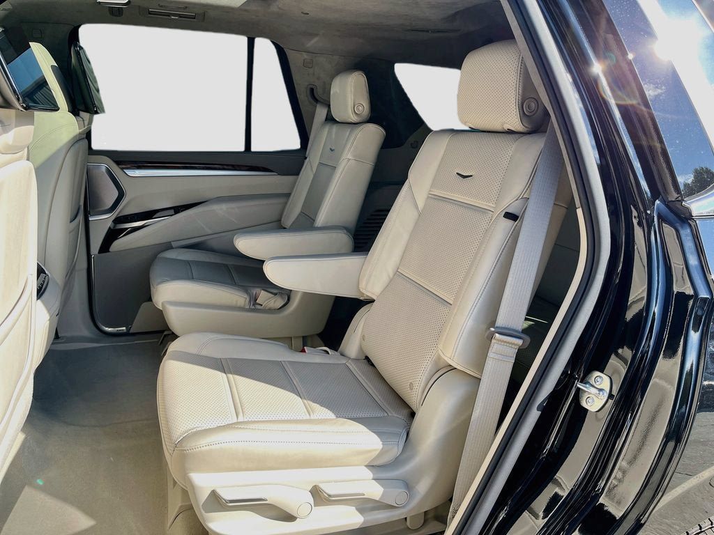New 2026 Cadillac Escalade Platinum Luxury w/ LPO, Radiant Package AWD/4WD image 30