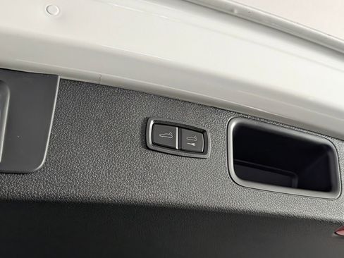 New 2026 Porsche Macan image 18