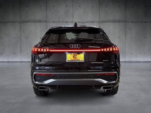 Used 2025 Audi Q5 Premium Plus w/ Premium Plus AWD/4WD image 4