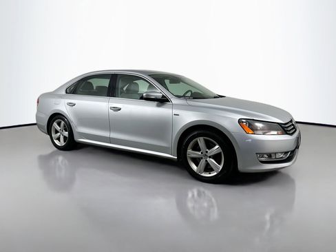 Used 2015 Volkswagen Passat 1.8T Limited Edition image 3