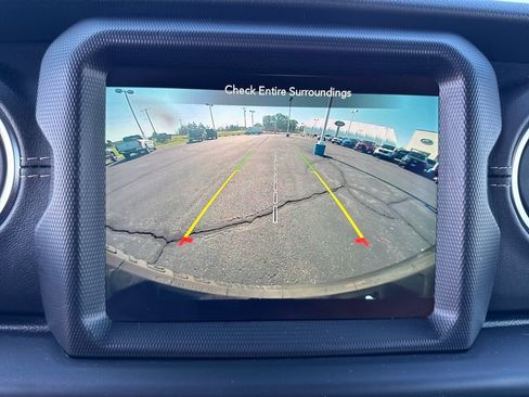 Used 2021 Jeep Wrangler Unlimited Sahara w/ Cold Weather Group image 26