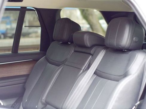 Used 2023 Land Rover Range Rover Long Wheelbase SE image 37