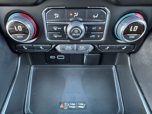 Used 2024 Chevrolet Tahoe Z71 w/ Luxury Package AWD/4WD image 30