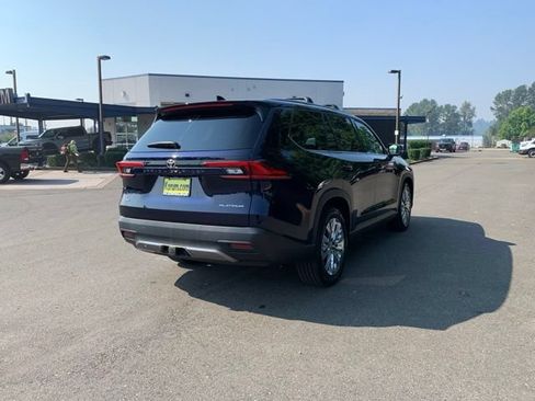Used 2024 Toyota Grand Highlander AWD image 7