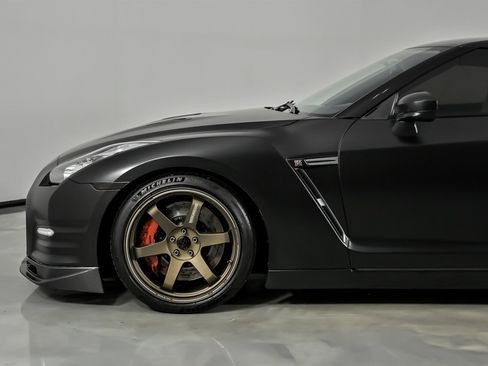 Used 2012 Nissan GT-R Premium image 7