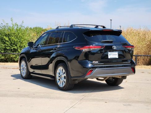 Used 2024 Toyota Highlander Limited AWD/4WD image 7