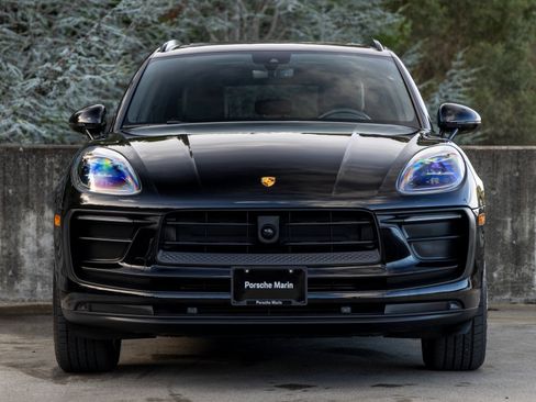Certified 2025 Porsche Macan image 8