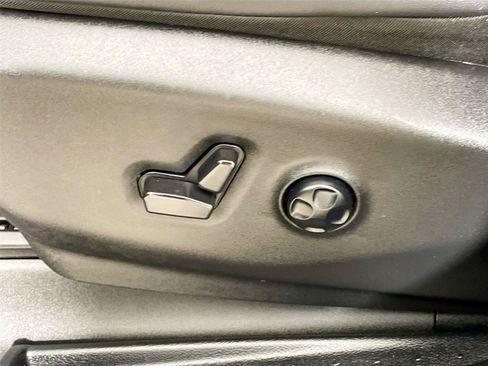 Used 2025 Chrysler Pacifica Select FWD image 21
