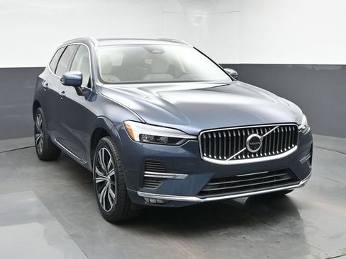 Used 2023 Volvo XC60 B5 Plus AWD/4WD image 2