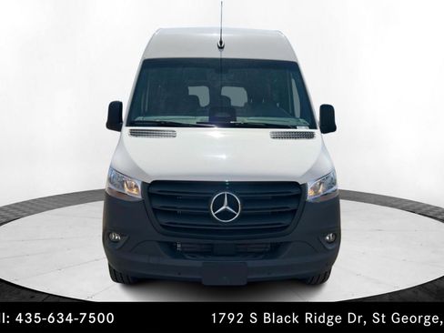 Used 2025 Mercedes-Benz Sprinter 2500 image 8
