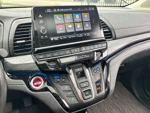 Used 2025 Honda Odyssey Elite image 16