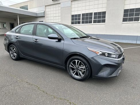 Used 2023 Kia Forte LXS image 8