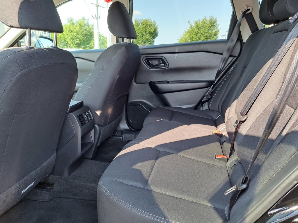 Used 2024 Nissan Rogue S AWD/4WD image 15