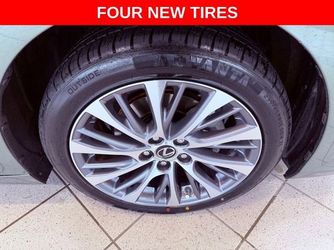 Used 2021 Lexus ES 300h w/ Premium Package image 4