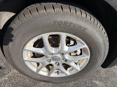 Used 2023 Chrysler Pacifica Touring-L FWD image 13