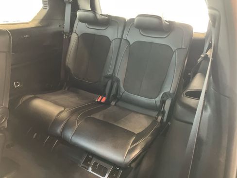 Used 2023 Jeep Grand Cherokee L Laredo image 25