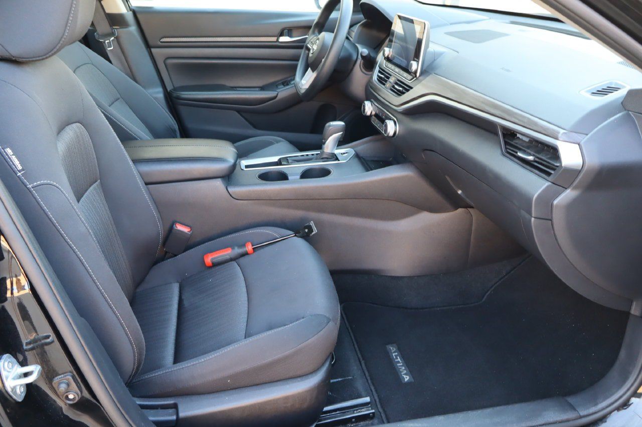 Used 2025 Nissan Altima 2.5 SV FWD image 16