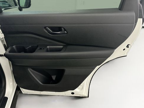 Used 2025 Nissan Pathfinder SV AWD/4WD image 32