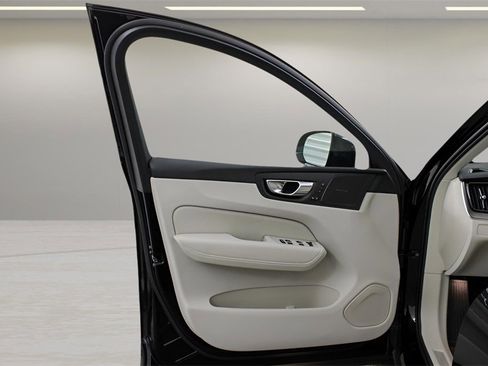 New 2025 Volvo XC60 B5 Ultra w/ Protection Package Premier image 29