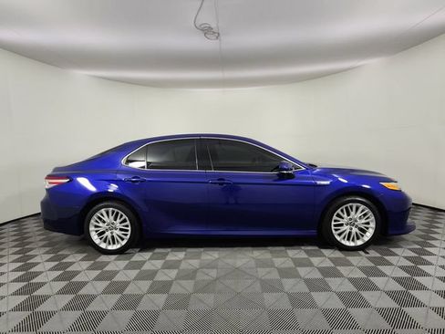 Used 2018 Toyota Camry XLE FWD image 6