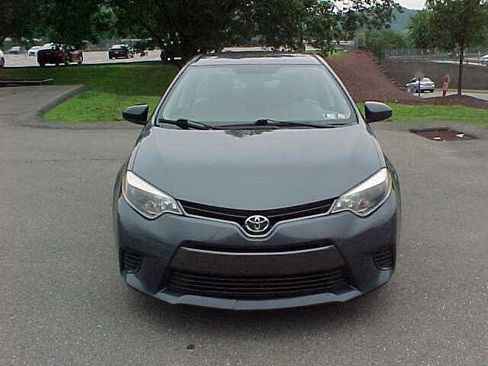 Used 2015 Toyota Corolla LE image 3