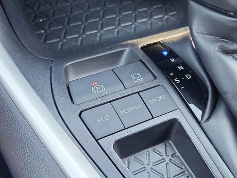 Certified 2025 Toyota RAV4 XLE FWD image 25