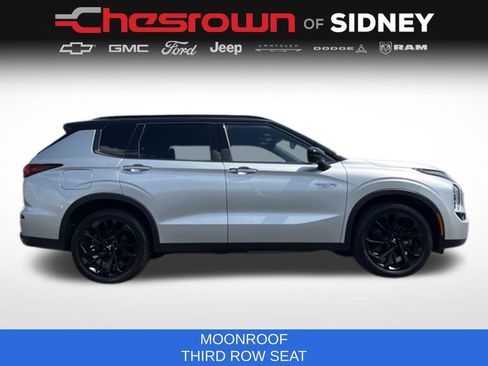 Used 2025 Mitsubishi Outlander 4WD Plug-In Hybrid image 12