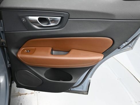Used 2024 Volvo XC60 B5 Plus AWD/4WD image 17