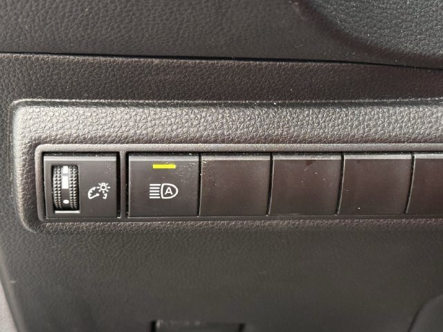 Used 2025 Toyota Corolla LE FWD image 22