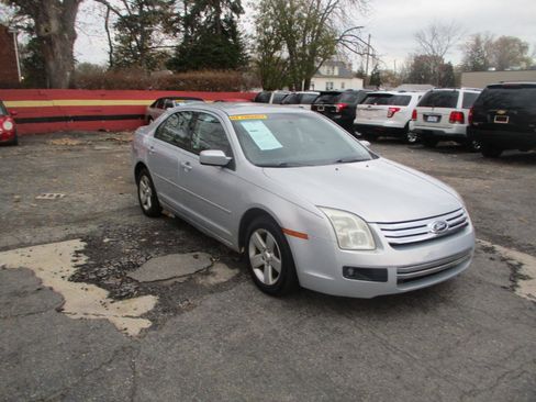 Used 2006 Ford Fusion SE FWD image 1