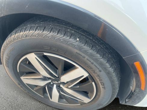 Certified 2023 Kia Sorento S w/ Panoramic Sunroof Package image 4