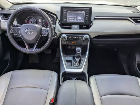 Used 2019 Toyota RAV4 XLE Premium FWD image 15