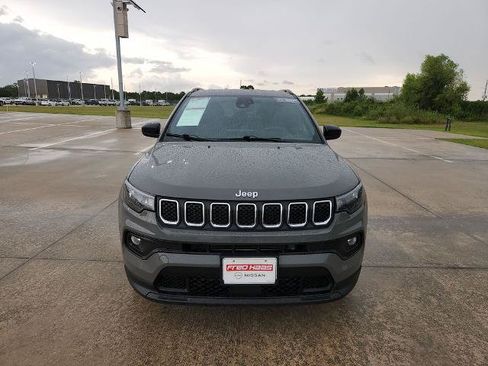 Used 2024 Jeep Compass Latitude AWD/4WD image 11