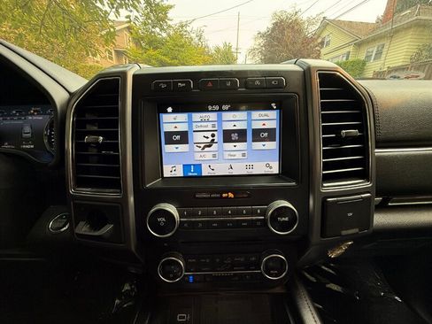 Used 2018 Ford Expedition Platinum AWD/4WD image 18