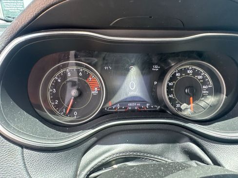Used 2021 Jeep Cherokee Limited w/ Mopar Interior Package AWD/4WD image 12