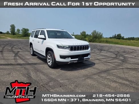 Used 2022 Jeep Wagoneer Series II AWD/4WD image 2
