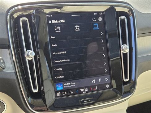 Certified 2023 Volvo XC40 B5 Plus w/ Protection Package Premier image 25