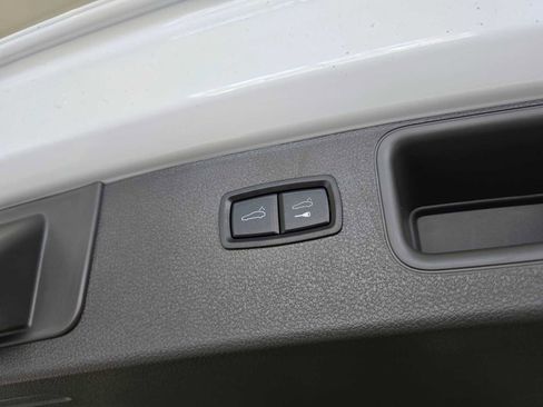 Used 2025 Porsche Macan image 19