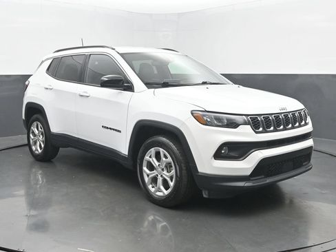Used 2024 Jeep Compass Latitude AWD/4WD image 7